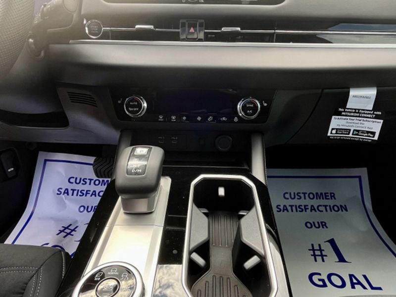 New 2026 Labrador Black Pearl Mitsubishi SE image 10