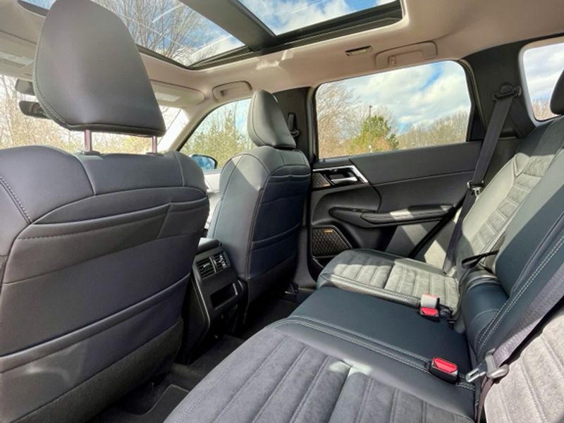 New 2026 Labrador Black Pearl Mitsubishi SE image 12