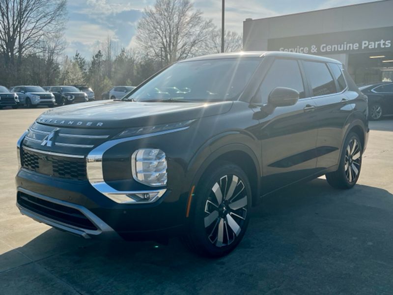 New 2026 Black Diamond Mitsubishi SE image 2