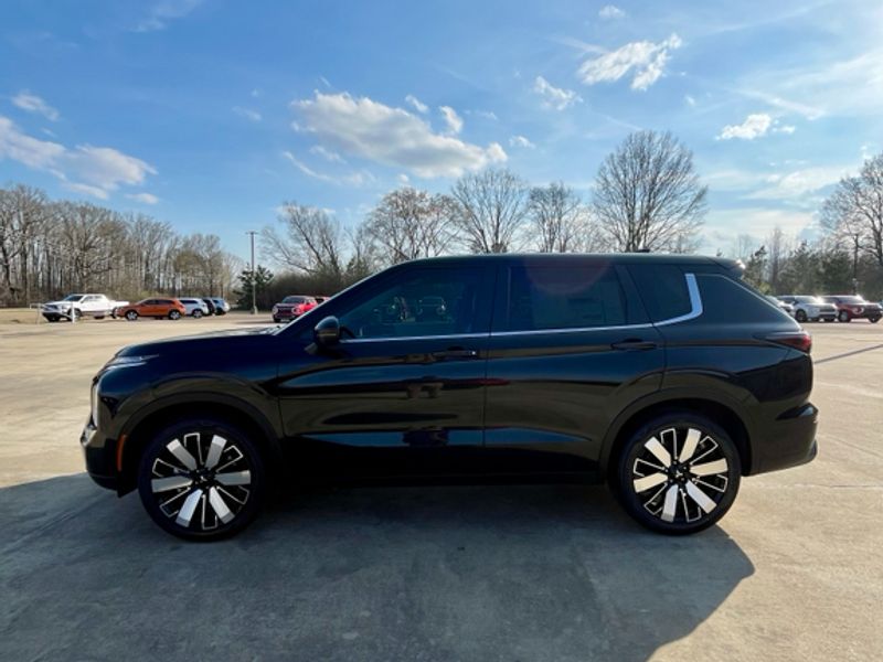 New 2026 Black Diamond Mitsubishi SE image 4