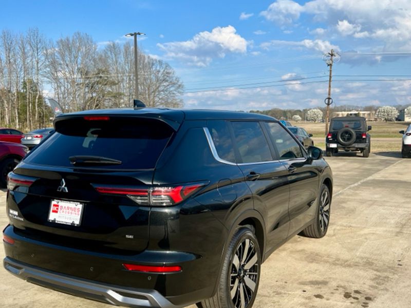 New 2026 Black Diamond Mitsubishi SE image 5