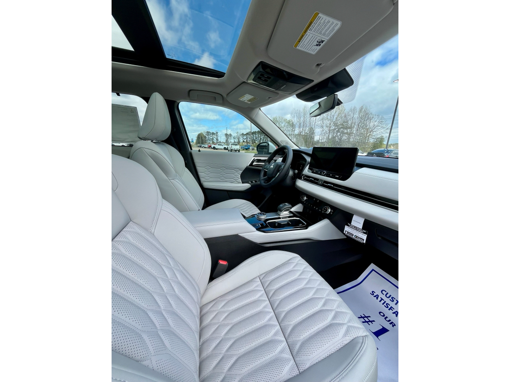 New 2026 White Diamond Mitsubishi SEL image 9