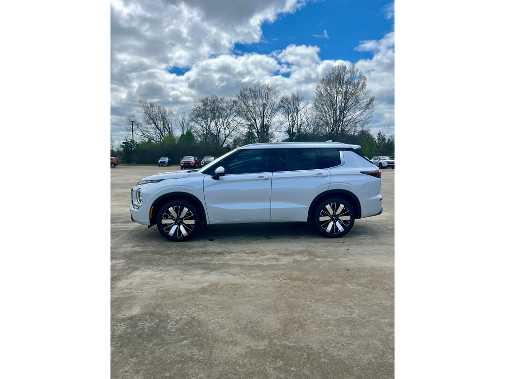 New 2026 White Diamond Mitsubishi SEL image 4