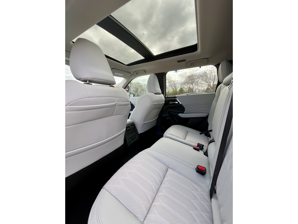 New 2026 White Diamond Mitsubishi SEL image 10