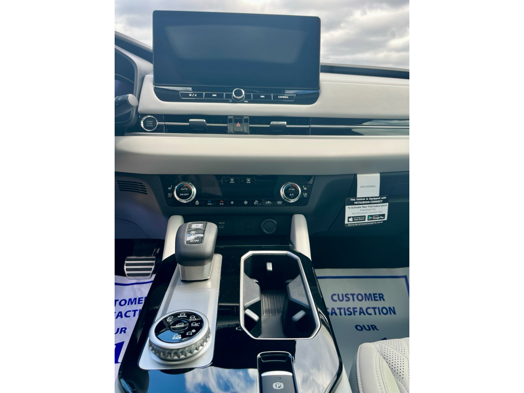 New 2026 White Diamond Mitsubishi SEL image 8