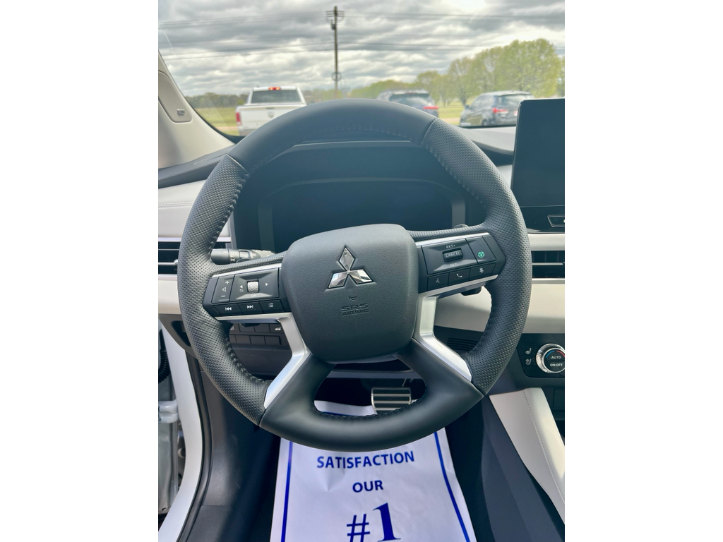 New 2026 White Diamond Mitsubishi SEL image 7