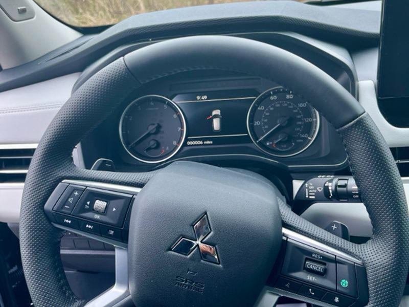 New 2026 Black Diamond Mitsubishi SE image 6