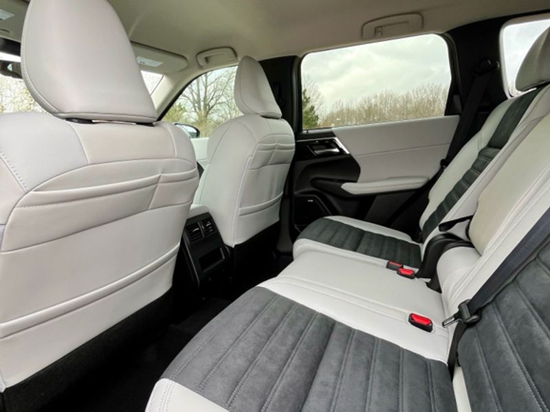 New 2026 Black Diamond Mitsubishi SE image 9