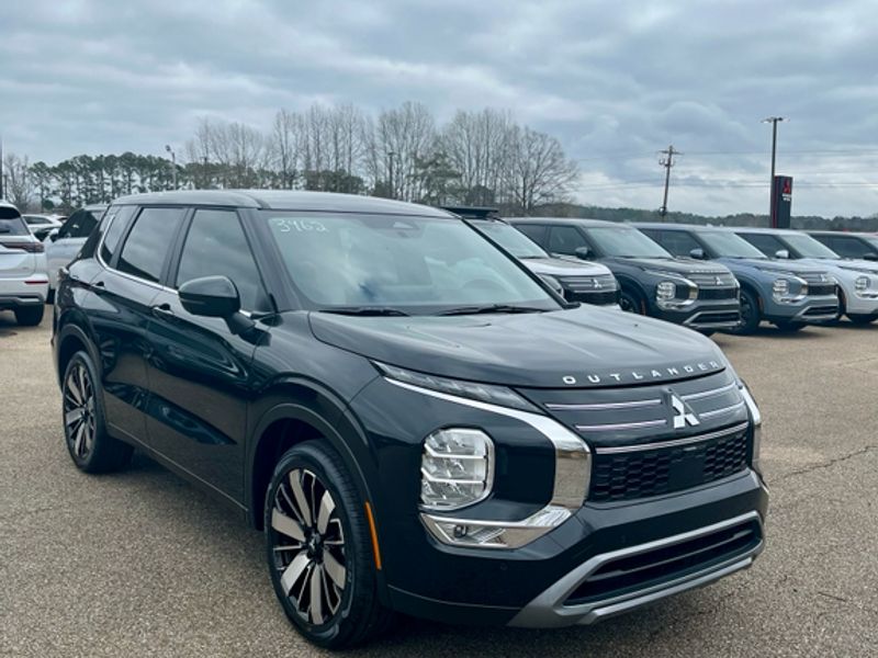 New 2026 Black Diamond Mitsubishi SE image 3