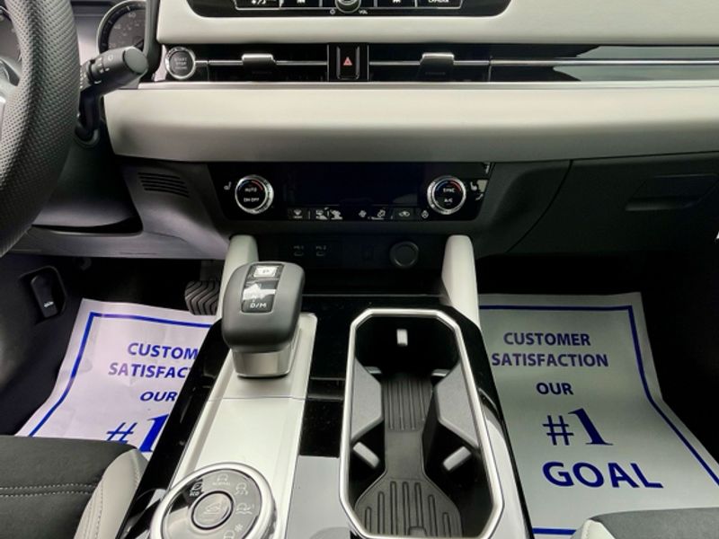 New 2026 Black Diamond Mitsubishi SE image 7