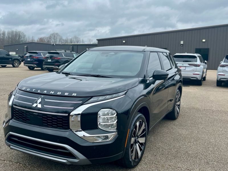 New 2026 Black Diamond Mitsubishi SE image 2