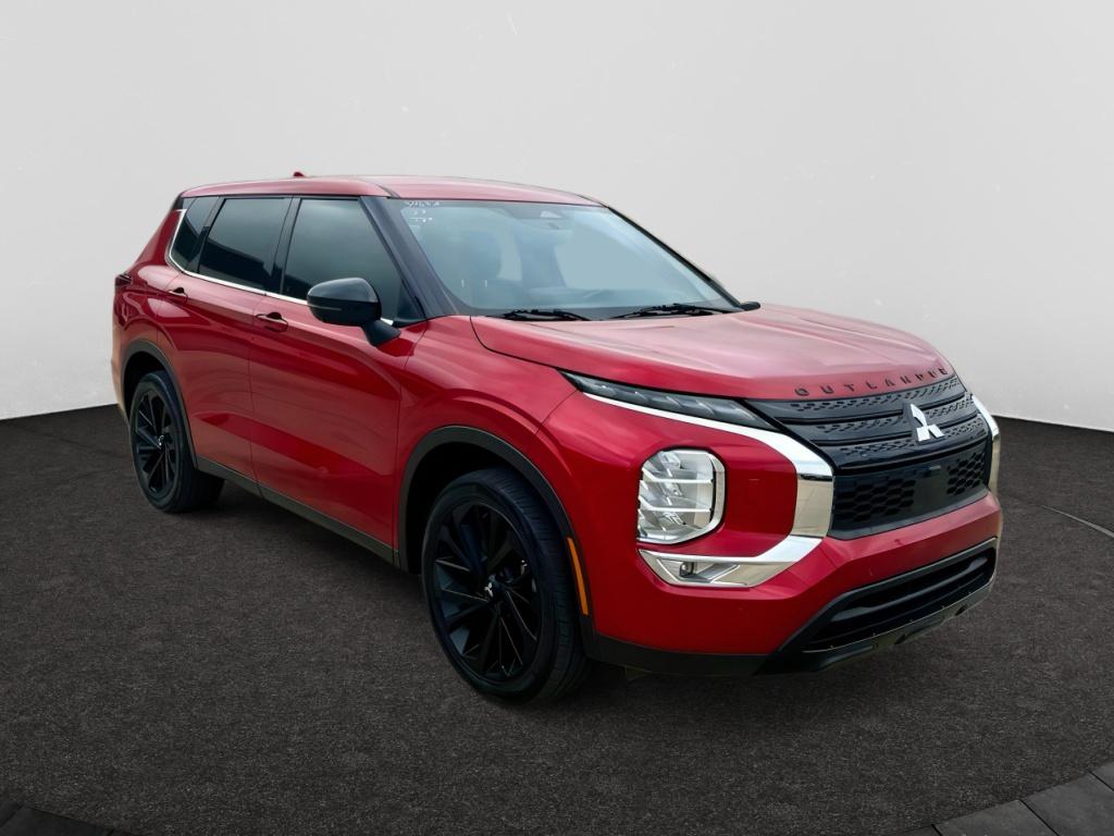 Used 2023 Red Diamond Mitsubishi SE Black Edition image 2