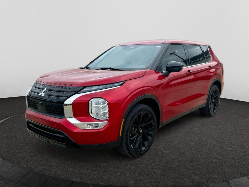 Used 2023 Red Diamond Mitsubishi SE Black Edition image 3