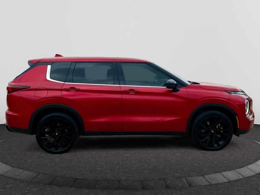 Used 2023 Red Diamond Mitsubishi SE Black Edition image 4