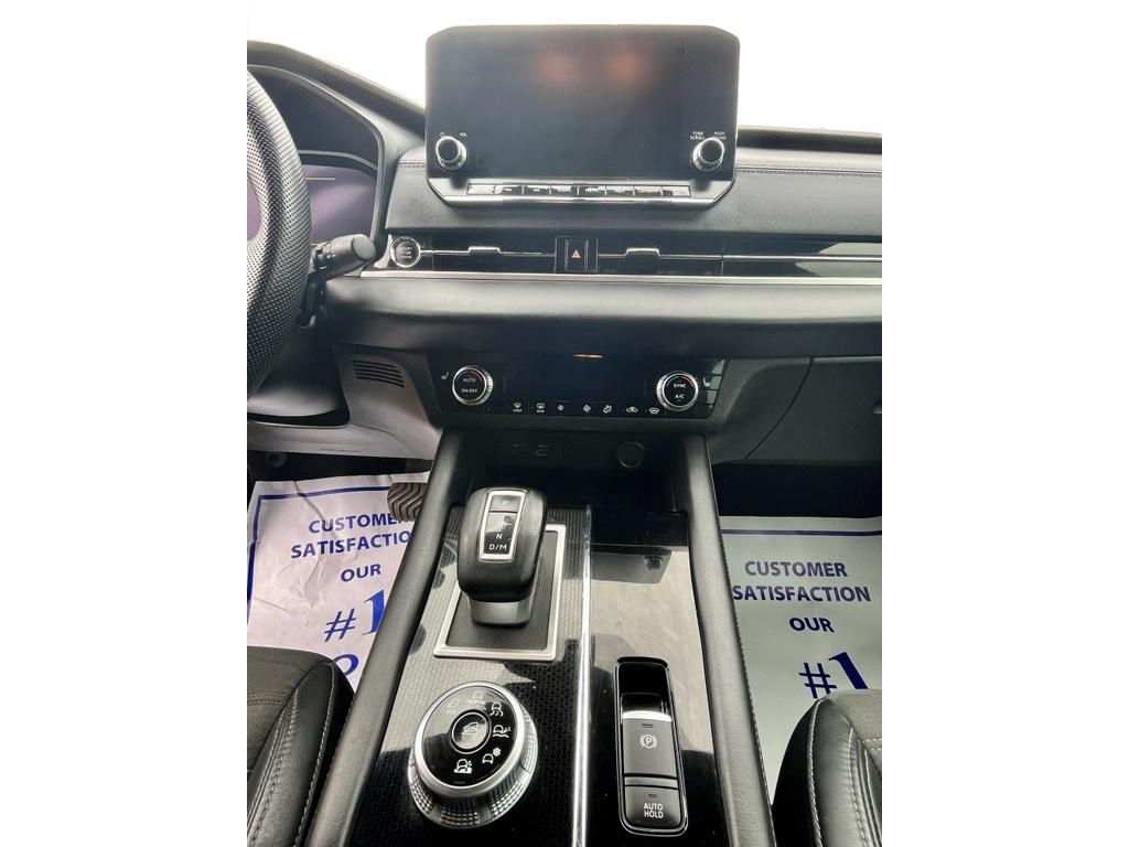 Used 2023 Red Diamond Mitsubishi SE Black Edition image 8