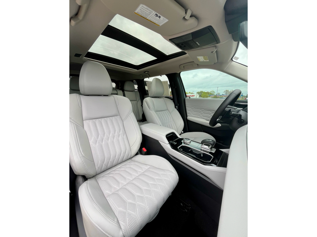 New 2026 Moonshine Gray Metallic Mitsubishi SEL image 10