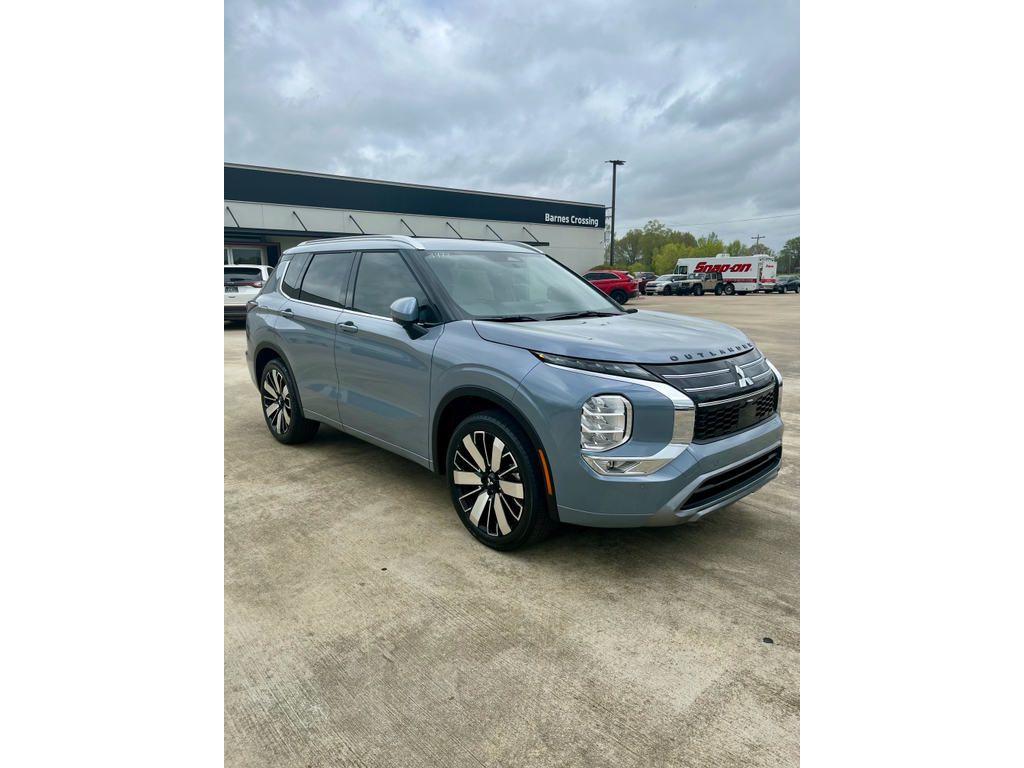 New 2026 Moonshine Gray Metallic Mitsubishi SEL image 3