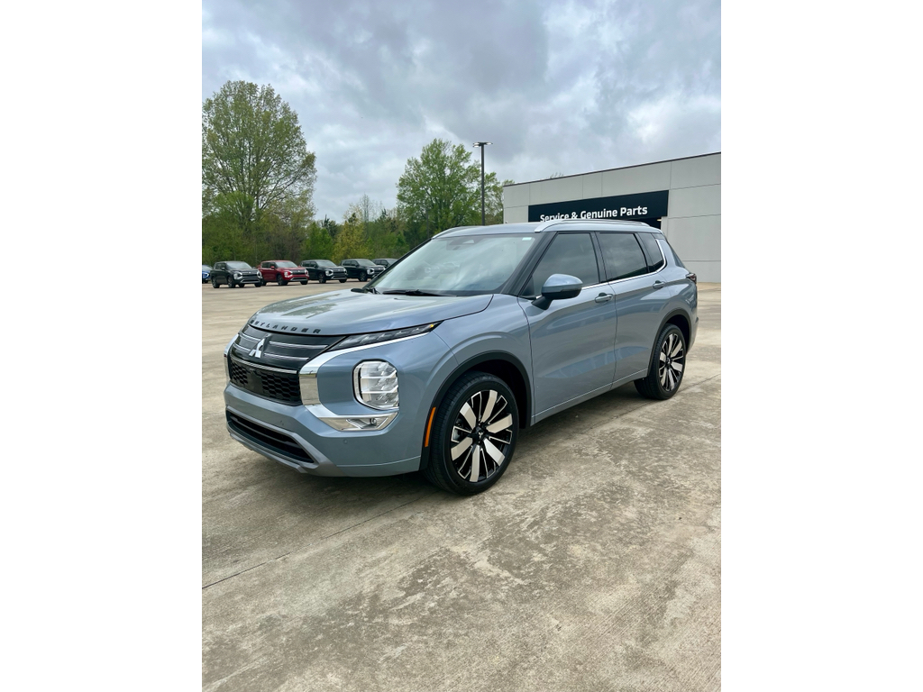 New 2026 Moonshine Gray Metallic Mitsubishi SEL image 2