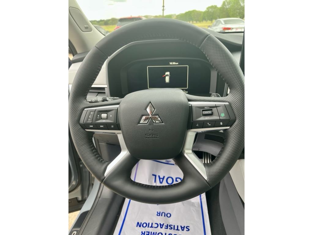 New 2026 Moonshine Gray Metallic Mitsubishi SEL image 7