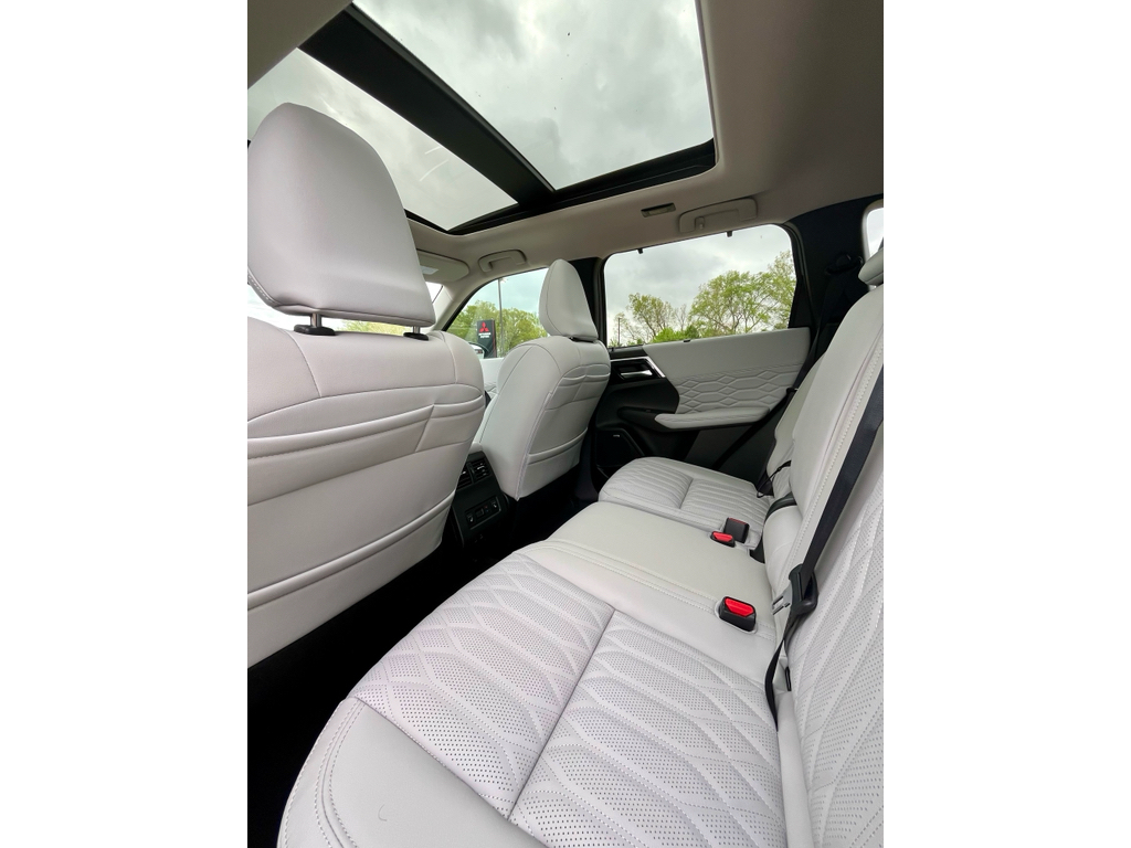 New 2026 Moonshine Gray Metallic Mitsubishi SEL image 11