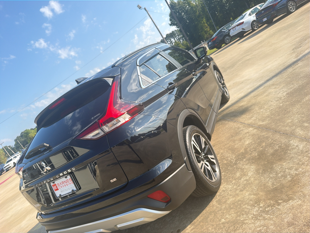 Used 2024 Labrador Black Pearl Mitsubishi SE image 4