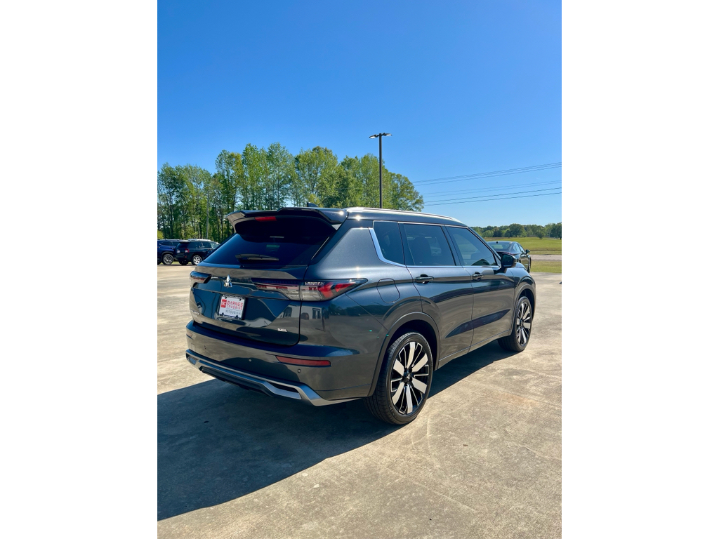 New 2026 Graphite Gray Mitsubishi SEL image 5