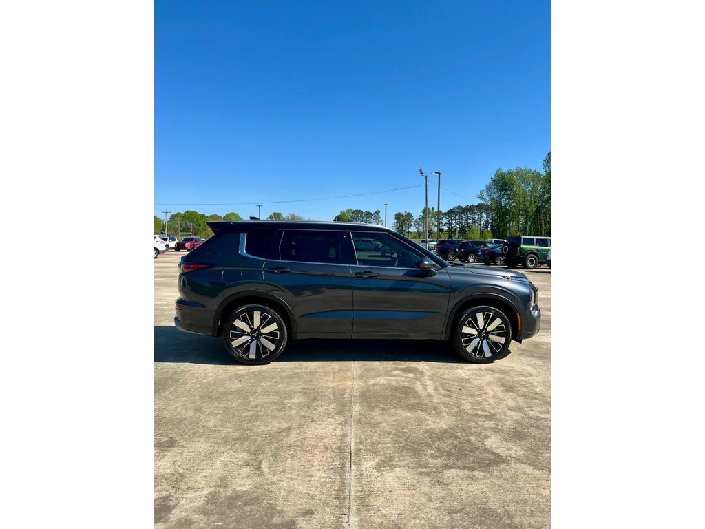 New 2026 Graphite Gray Mitsubishi SEL image 4