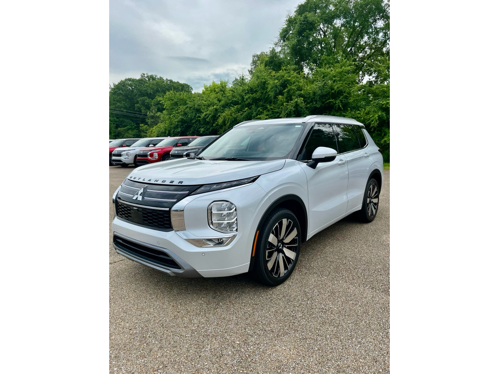 New 2026 White Diamond Mitsubishi SEL image 2