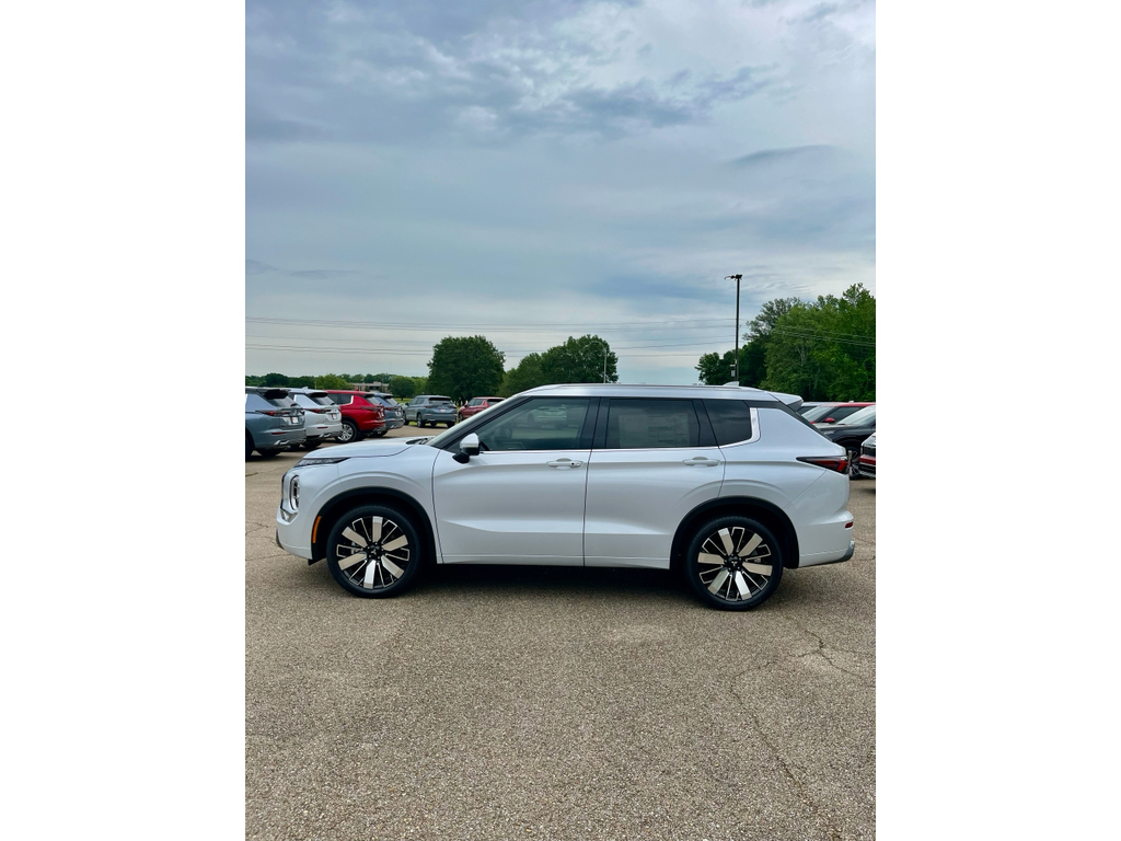 New 2026 White Diamond Mitsubishi SEL image 4