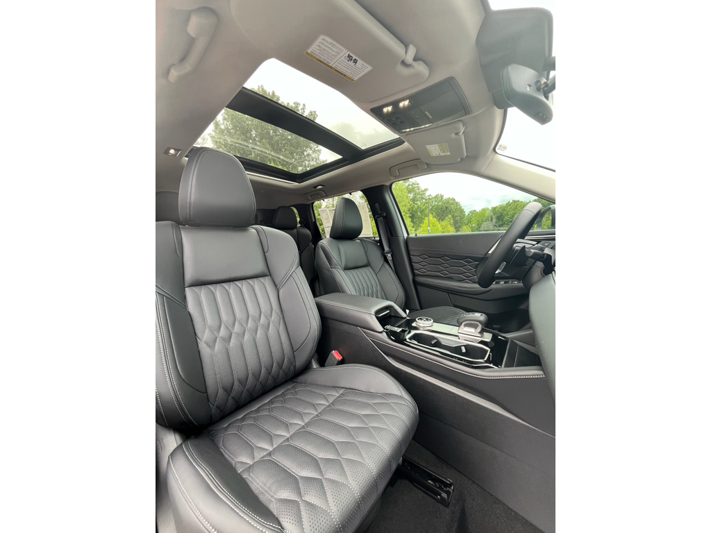 New 2026 White Diamond Mitsubishi SEL image 10