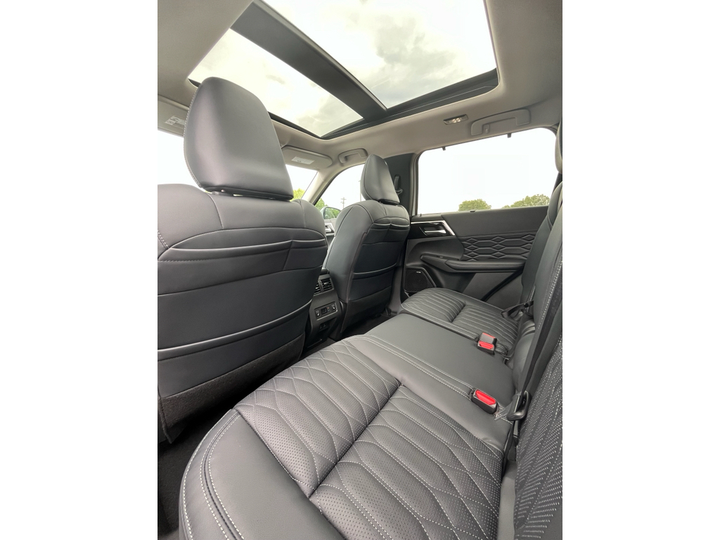 New 2026 White Diamond Mitsubishi SEL image 11
