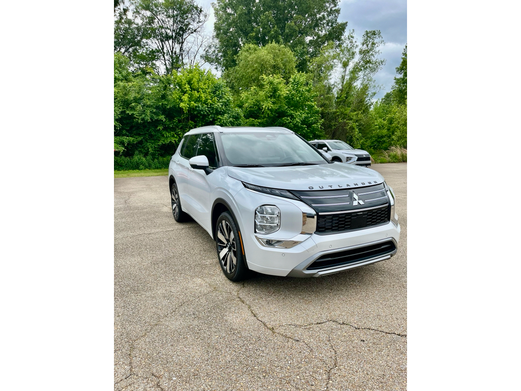 New 2026 White Diamond Mitsubishi SEL image 3