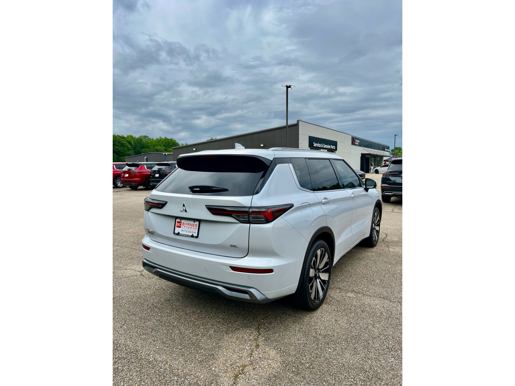 New 2026 White Diamond Mitsubishi SEL image 5