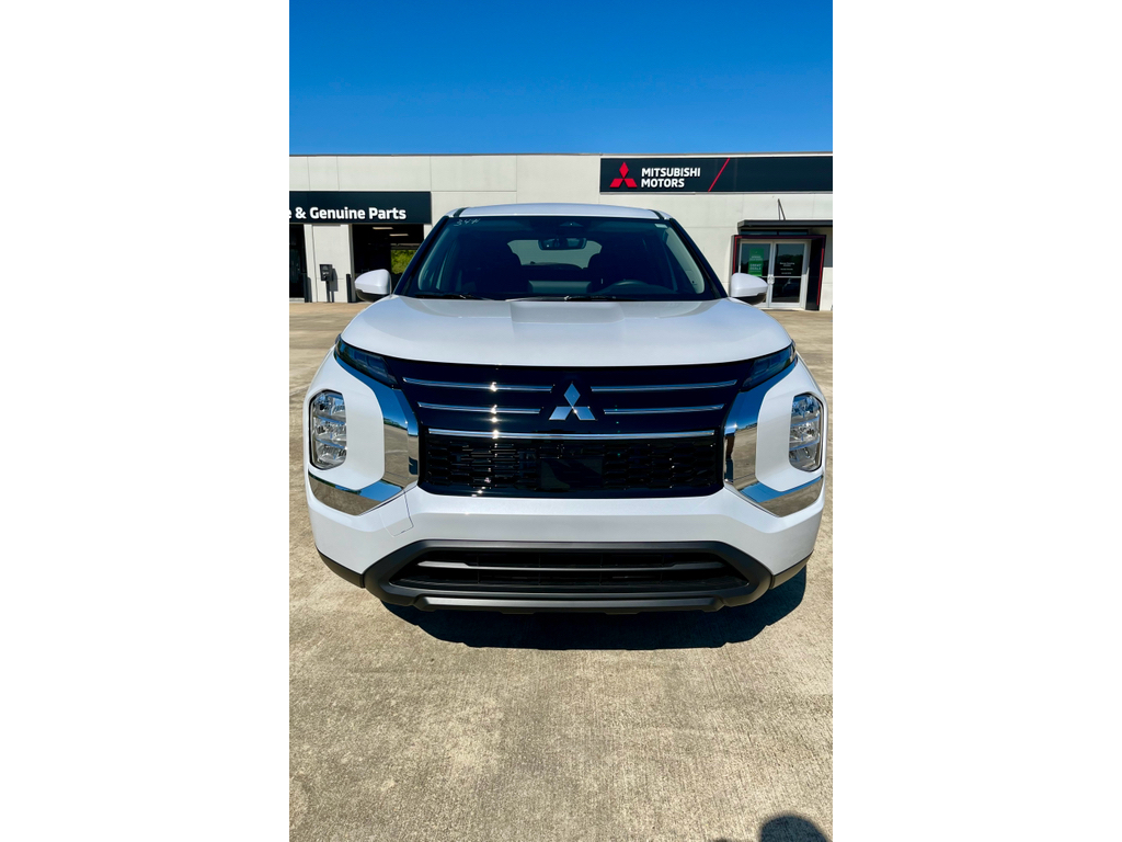 2026 Mitsubishi Outlander ES