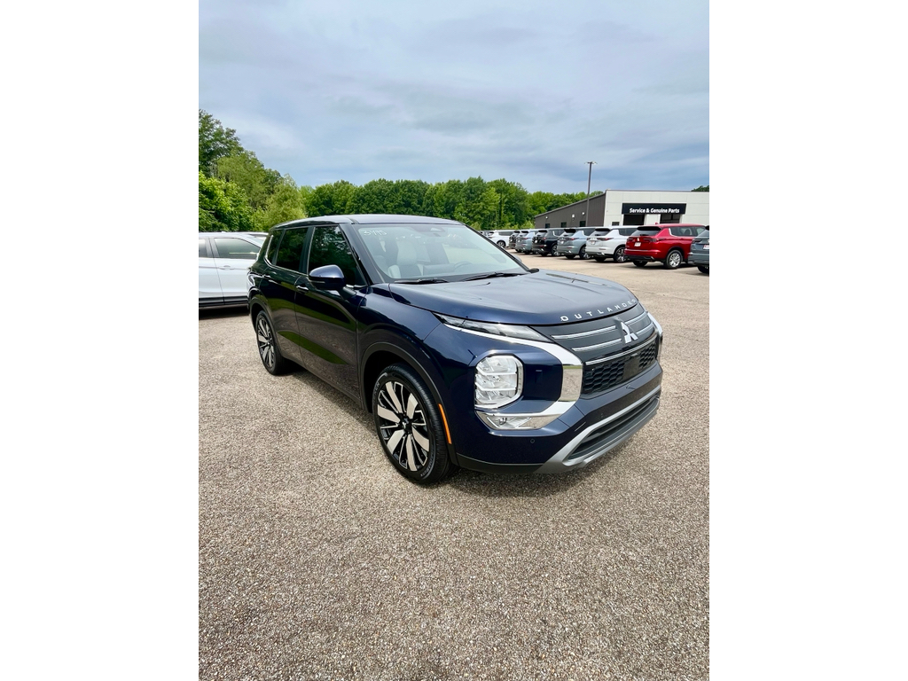 New 2026 Cosmic Blue Metallic Mitsubishi SE image 3