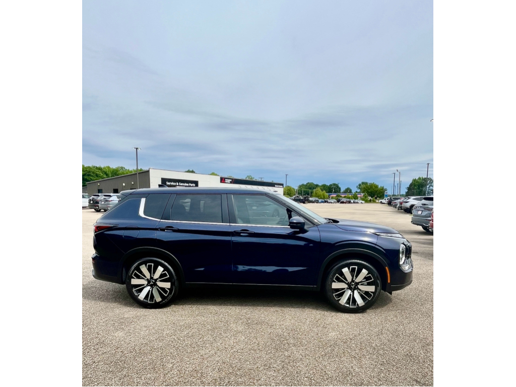 New 2026 Cosmic Blue Metallic Mitsubishi SE image 4