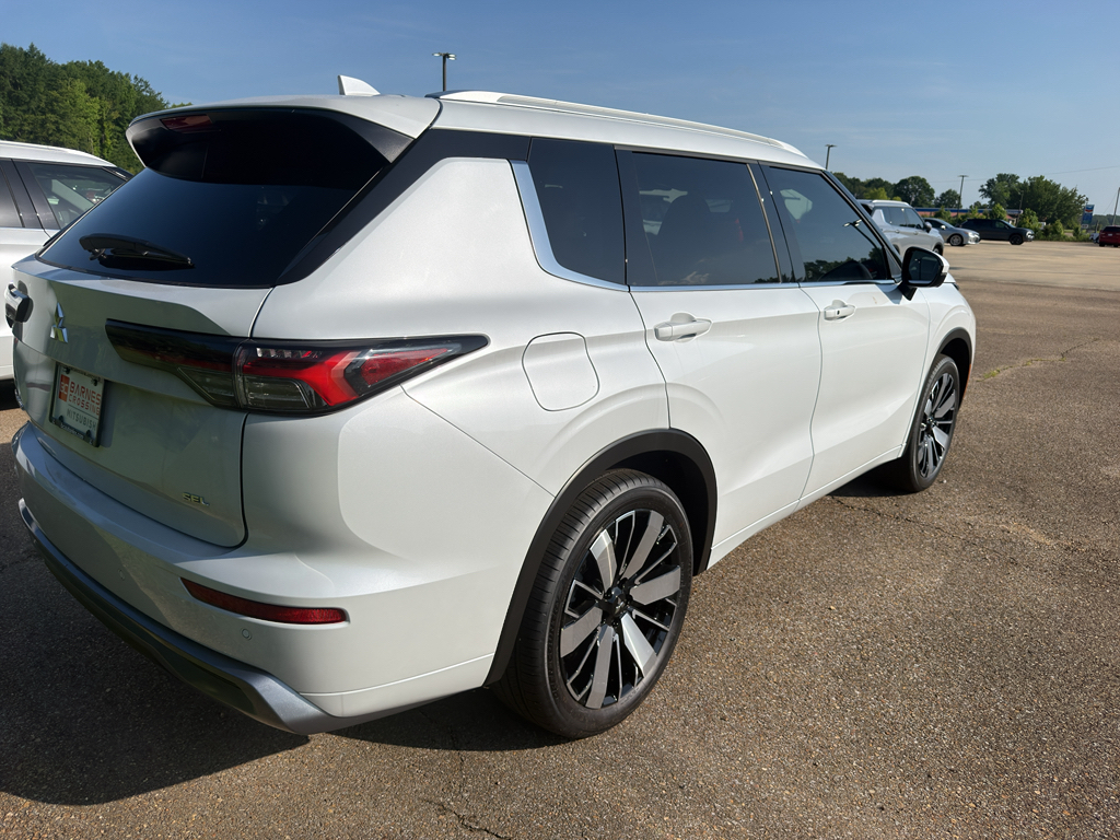 New 2026 White Diamond Mitsubishi SEL image 4