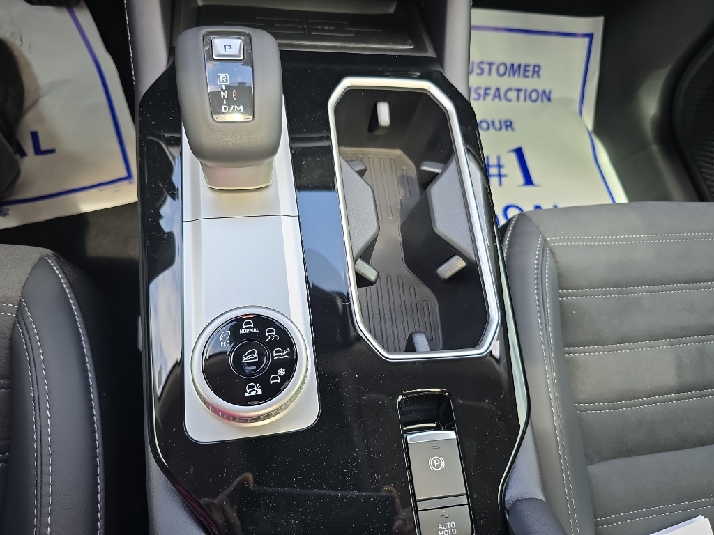 New 2026 Moonstone Geay Metallic Mitsubishi Trail Edition image 10