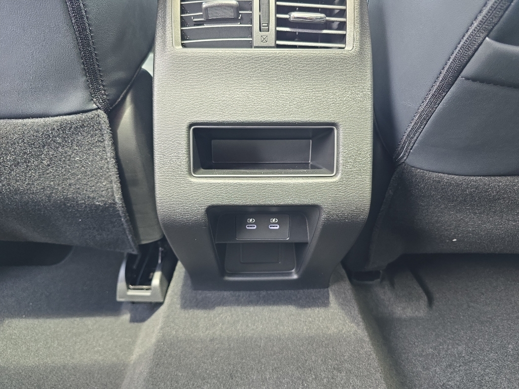 New 2026 Moonstone Geay Metallic Mitsubishi Trail Edition image 11