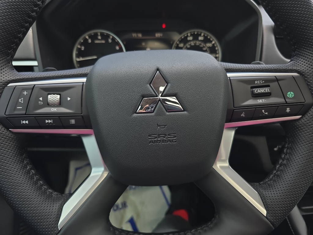 New 2026 Moonstone Geay Metallic Mitsubishi Trail Edition image 7