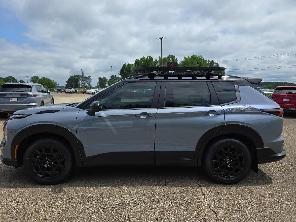 New 2026 Moonstone Geay Metallic Mitsubishi Trail Edition image 2
