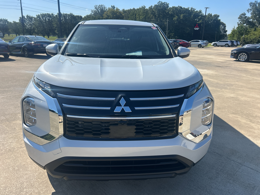 New 2026 White Diamond Mitsubishi ES image 2