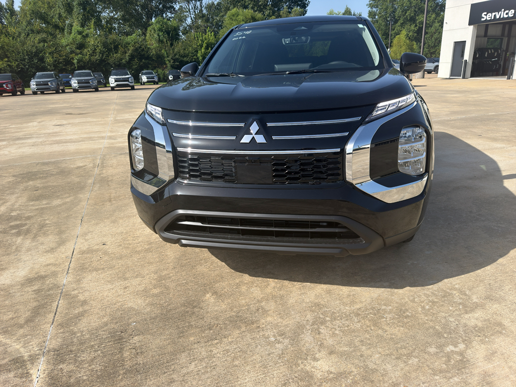 New 2026 Labrador Black Pearl Mitsubishi ES image 2