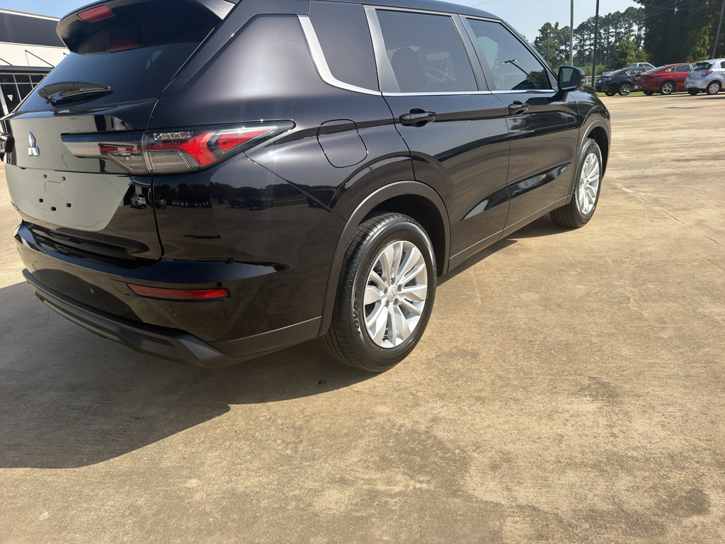New 2026 Labrador Black Pearl Mitsubishi ES image 9