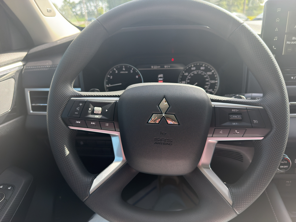 New 2026 Labrador Black Pearl Mitsubishi ES image 13
