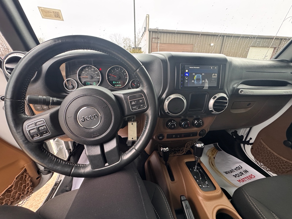 Used 2016 Bright White Clearcoat Jeep Rubicon image 11