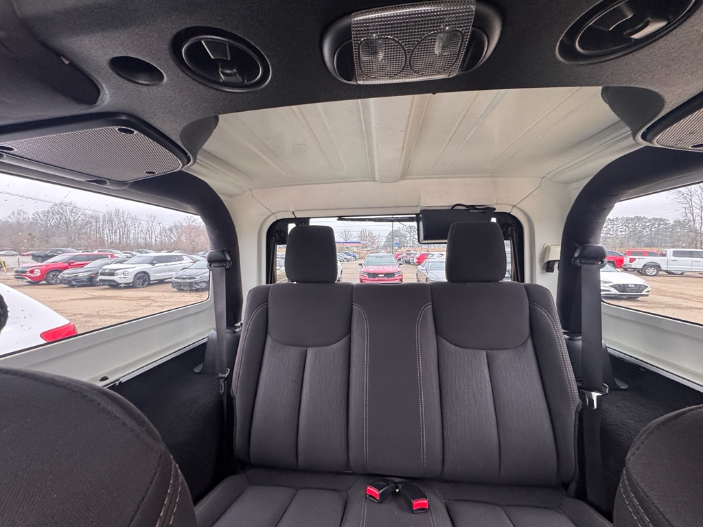 Used 2016 Bright White Clearcoat Jeep Rubicon image 9