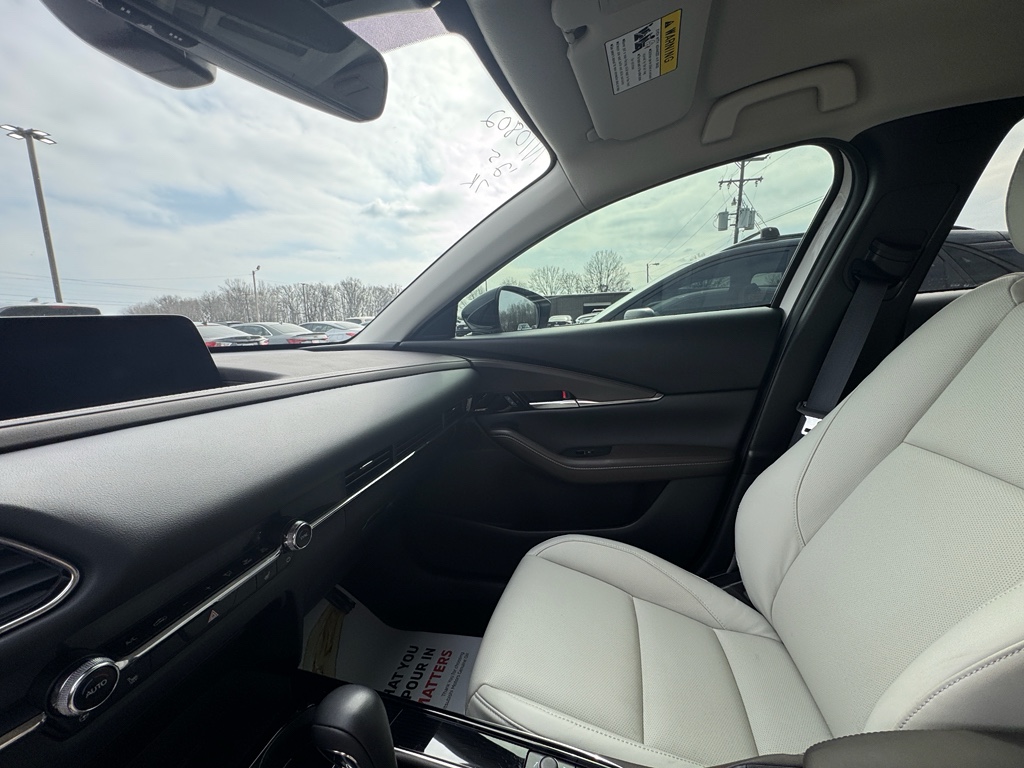 Used 2025 Snowflake White Pearl Mica Mazda 2.5 Turbo Premium Plus Package image 12