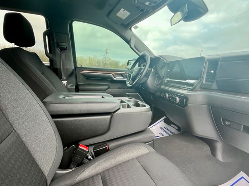 Used 2023 Summit White Chevrolet LT image 9