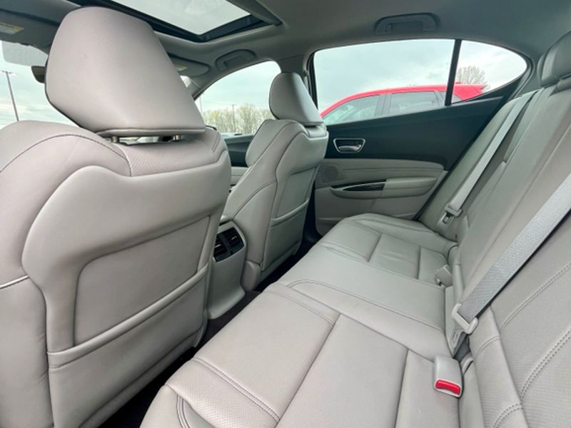 Used 2018 Modern Steel Metallic Acura w/Technology Pkg image 9